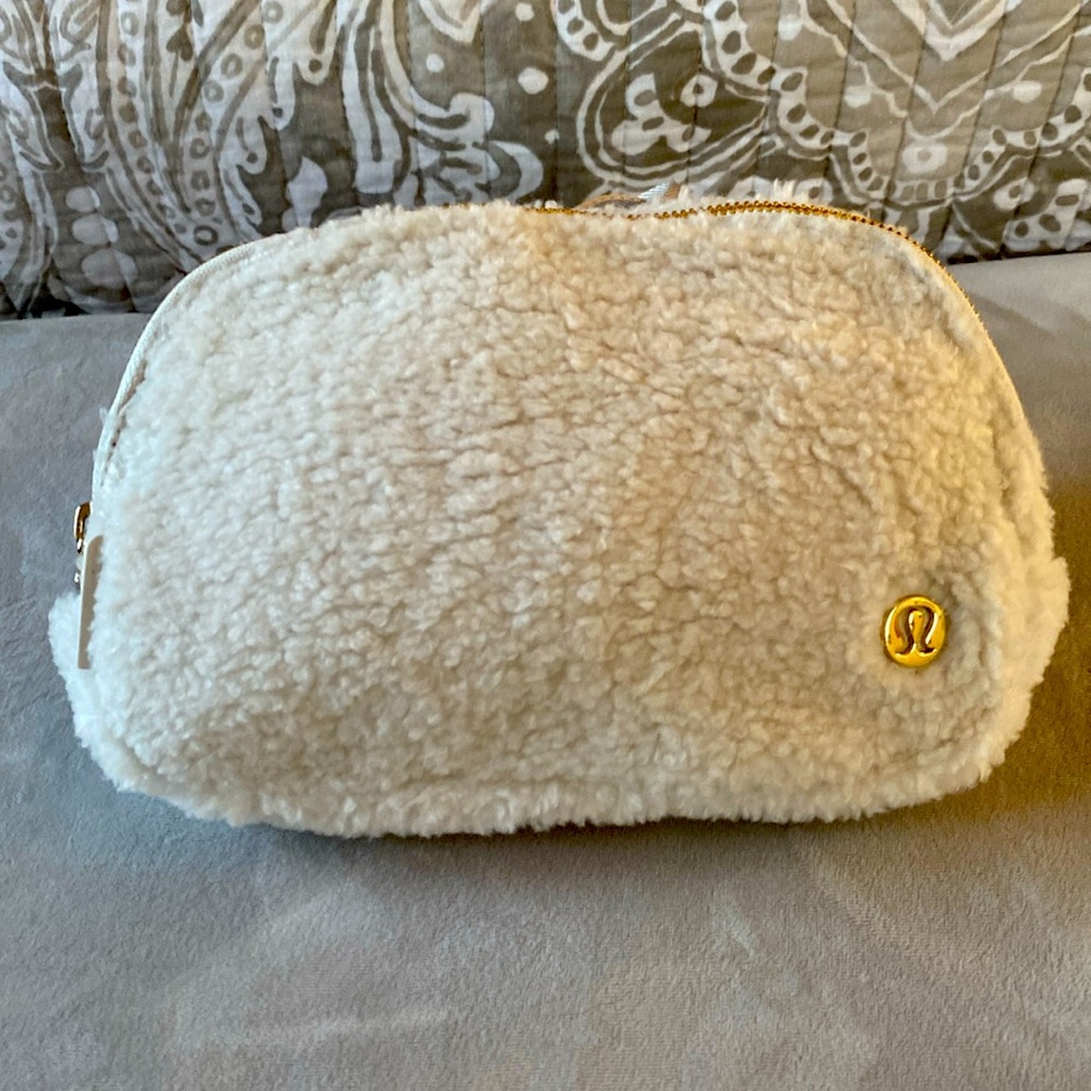 Lululemon 1L Fleece Belt Bag - White & Gold - NWT